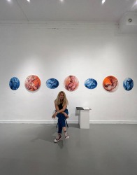 Ivana Egić, grupna izložba sa umjetničkom grupom ''Konsthänget'', slike iz serije ''Passion''